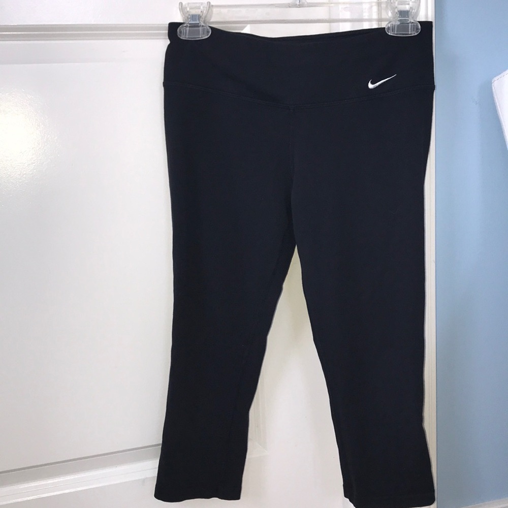 Dri-fit Nike black cropped yoga pants.